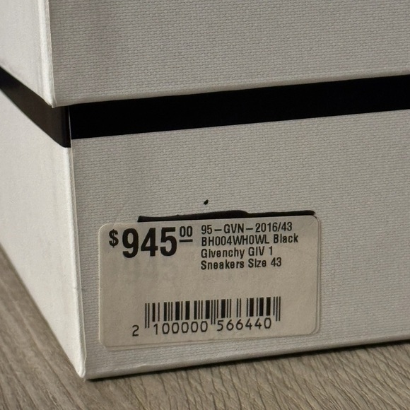 Men’s Givenchy Sneakers - Picture 7 of 7